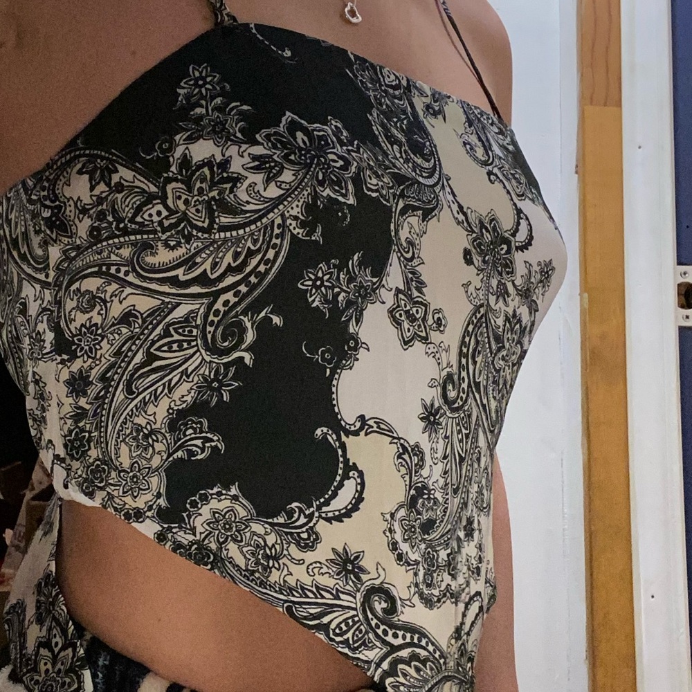 crop top - Picture 2 of 3